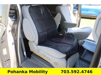2017 Toyota Sienna LE Auto Access Seat