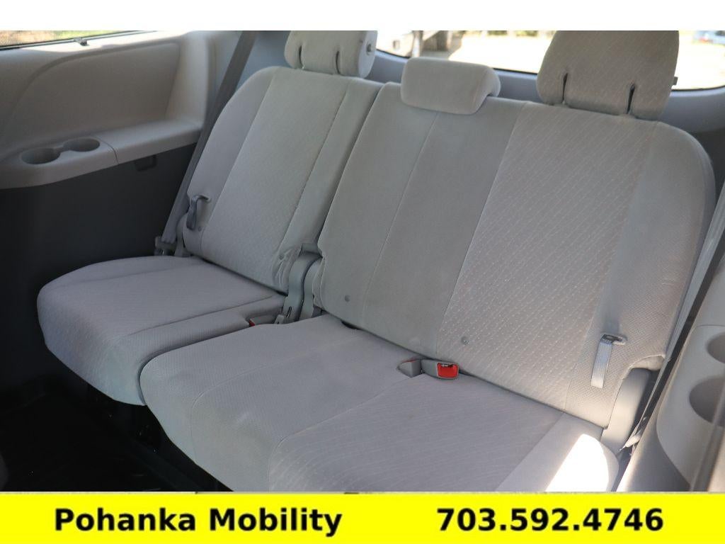 2017 Toyota Sienna LE Auto Access Seat