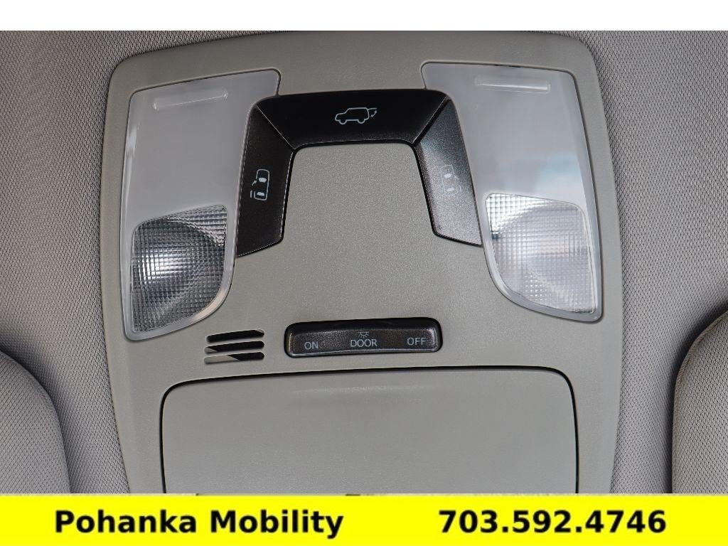 2017 Toyota Sienna LE Auto Access Seat