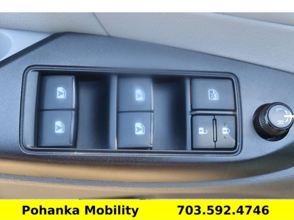 2017 Toyota Sienna LE Auto Access Seat