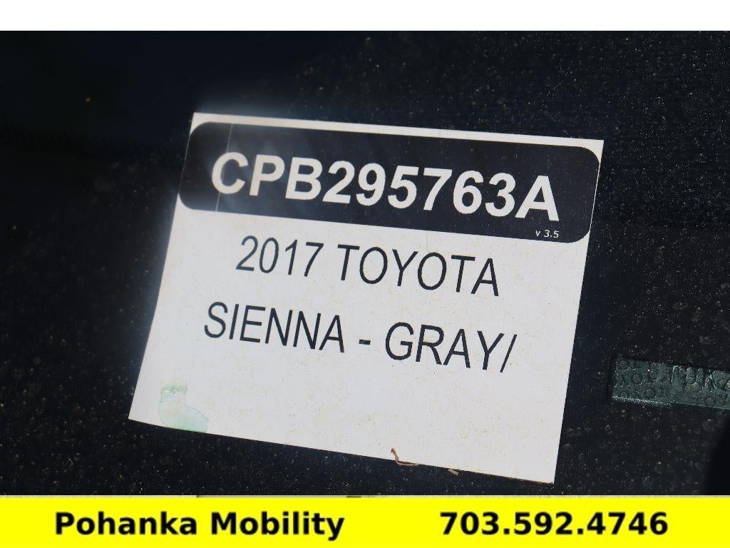 2017 Toyota Sienna LE Auto Access Seat