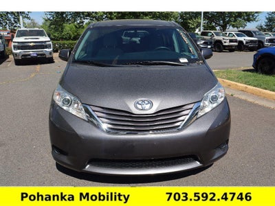 2017 Toyota Sienna LE Auto Access Seat