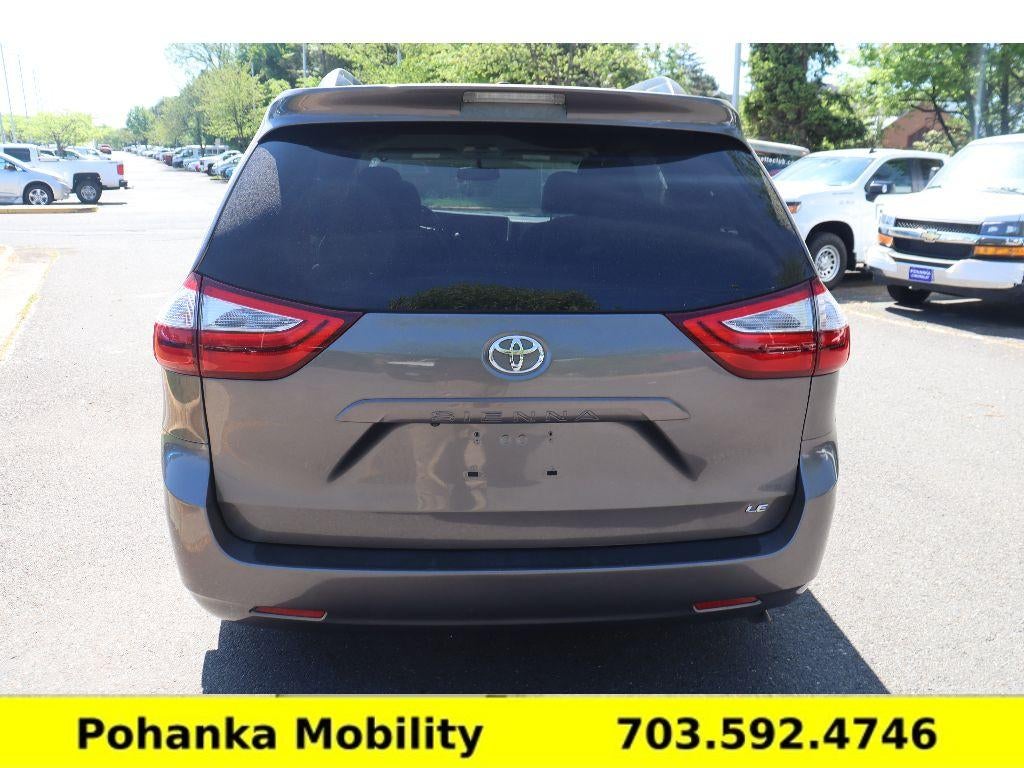 2017 Toyota Sienna LE Auto Access Seat