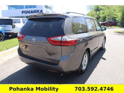 2017 Toyota Sienna LE Auto Access Seat