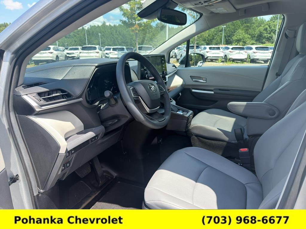 2024 Toyota Sienna XLE