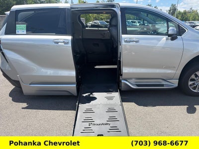 2024 Toyota Sienna XLE