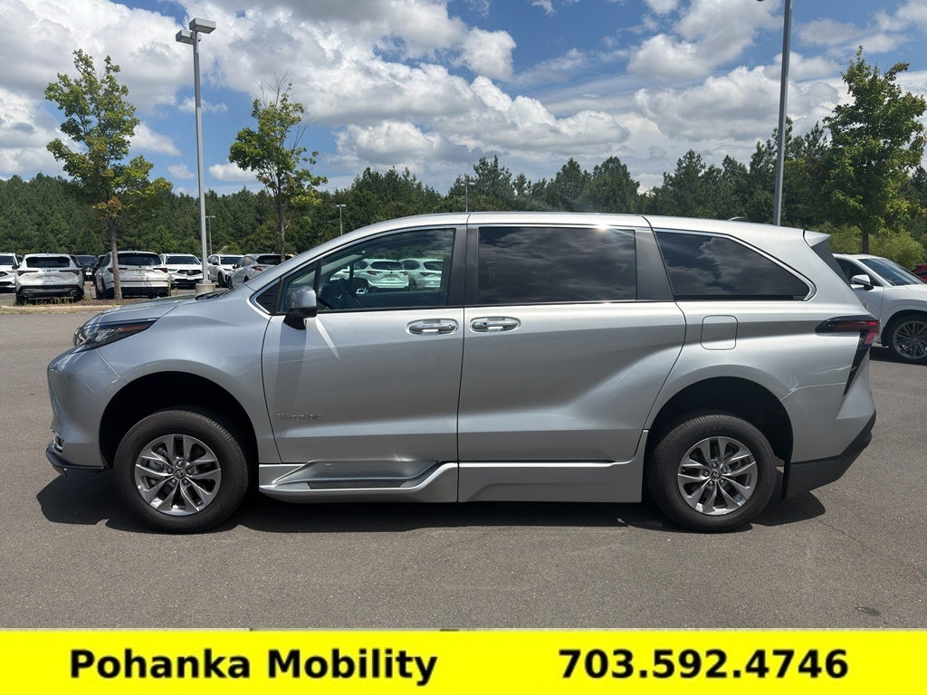 2024 Toyota Sienna XLE