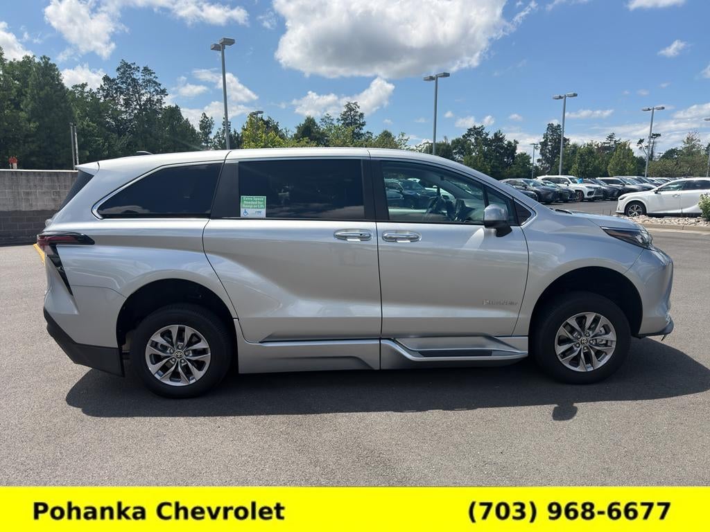 2024 Toyota Sienna XLE