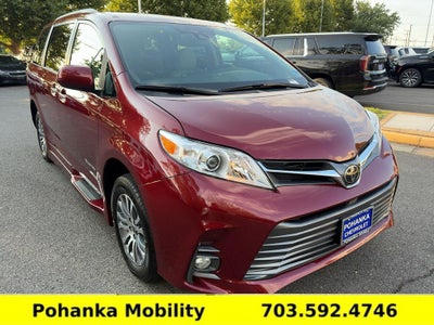 2020 Toyota Sienna XLE Auto Access Seat