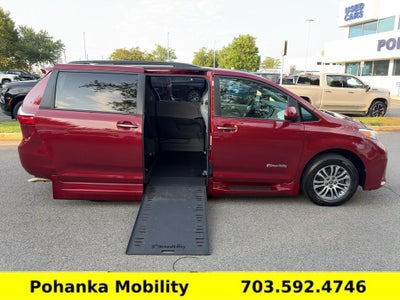 2020 Toyota Sienna XLE Auto Access Seat