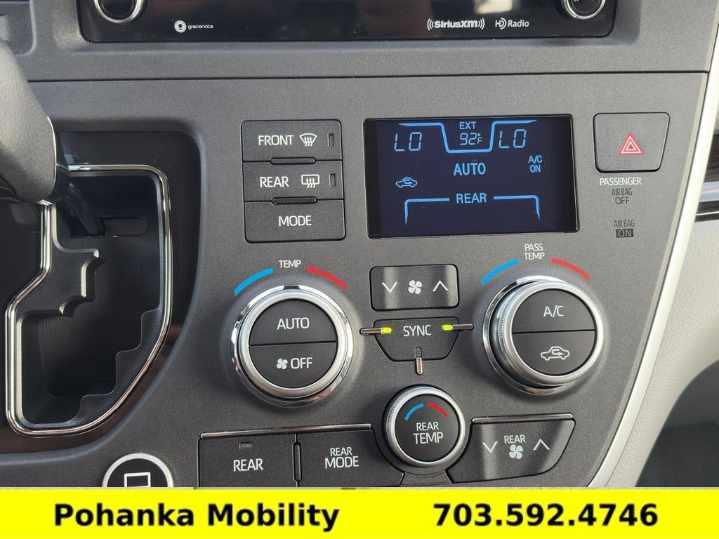 2020 Toyota Sienna XLE Auto Access Seat