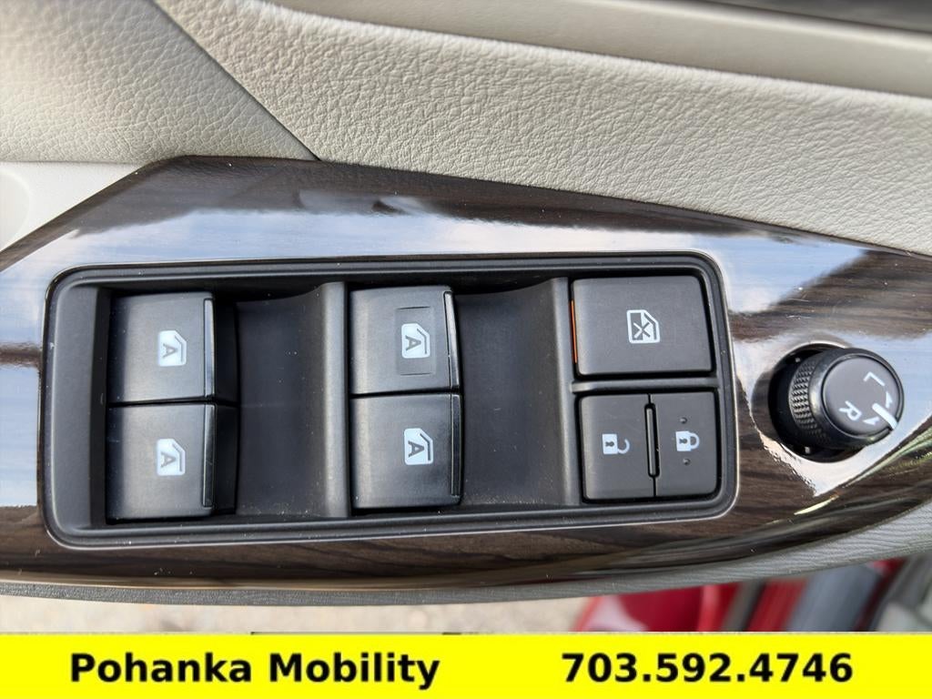 2020 Toyota Sienna XLE Auto Access Seat