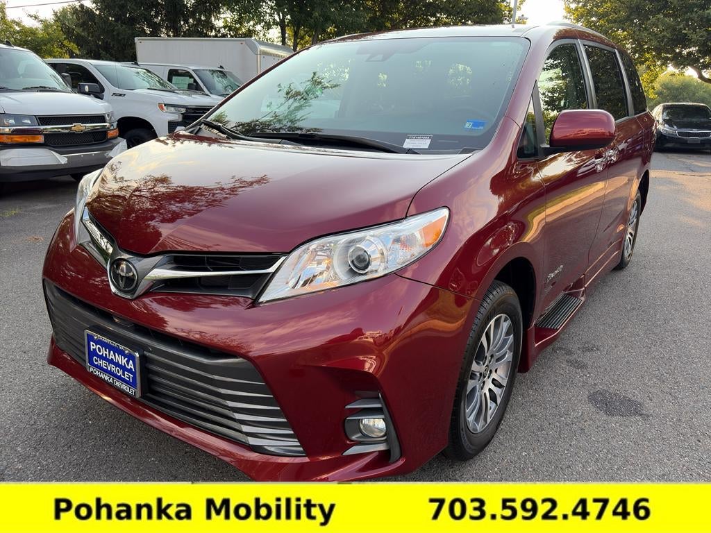 2020 Toyota Sienna XLE Auto Access Seat