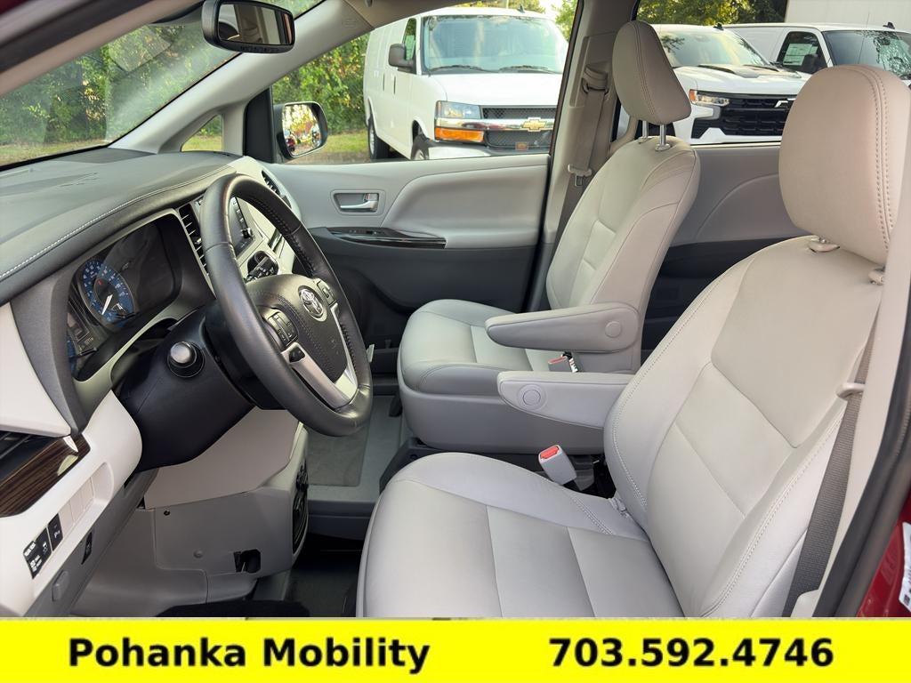 2020 Toyota Sienna XLE Auto Access Seat