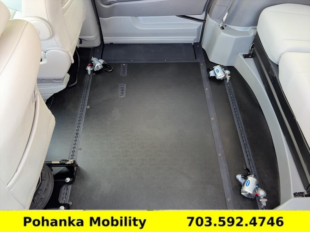 2020 Toyota Sienna XLE Auto Access Seat