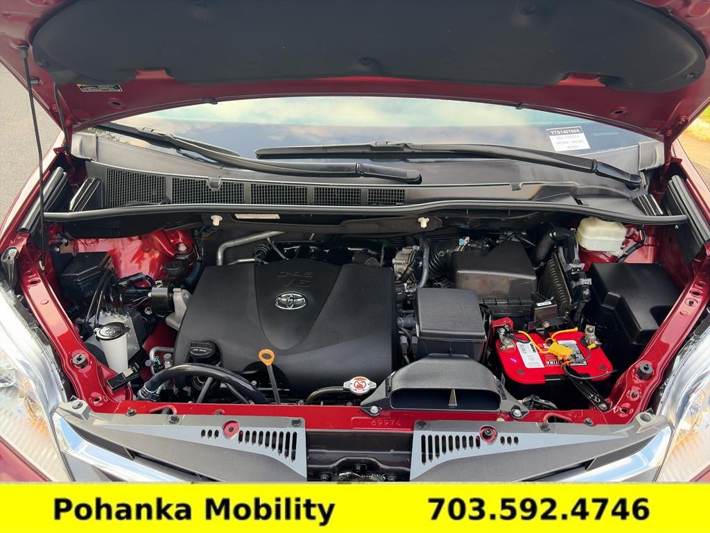 2020 Toyota Sienna XLE Auto Access Seat