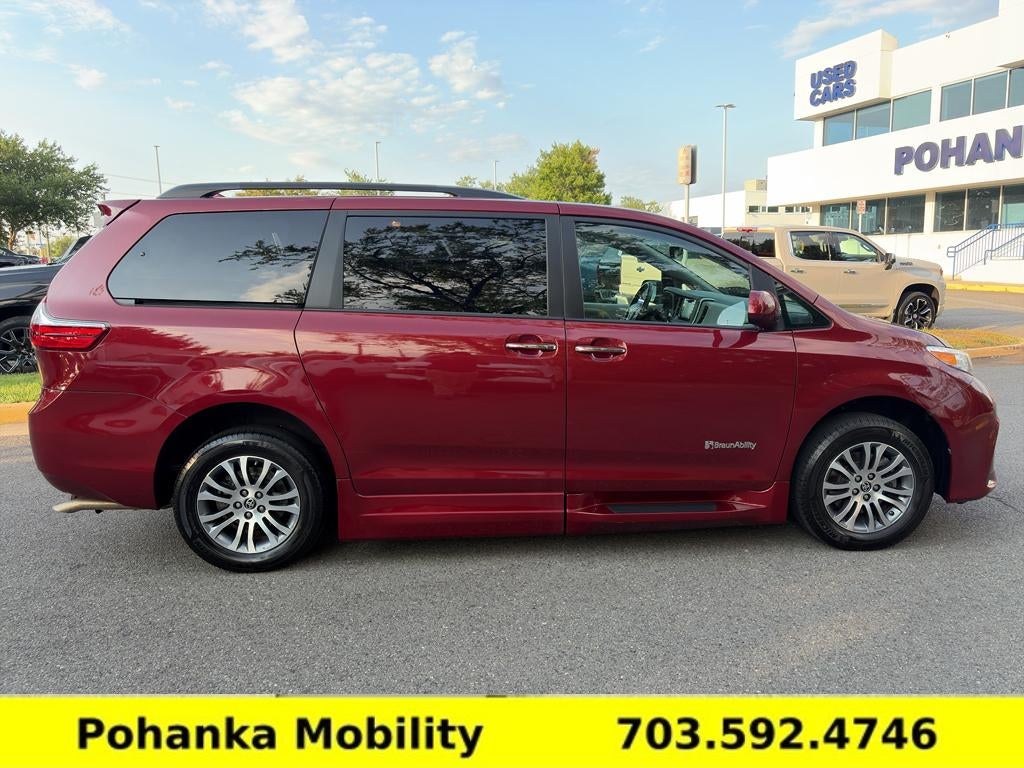 2020 Toyota Sienna XLE Auto Access Seat