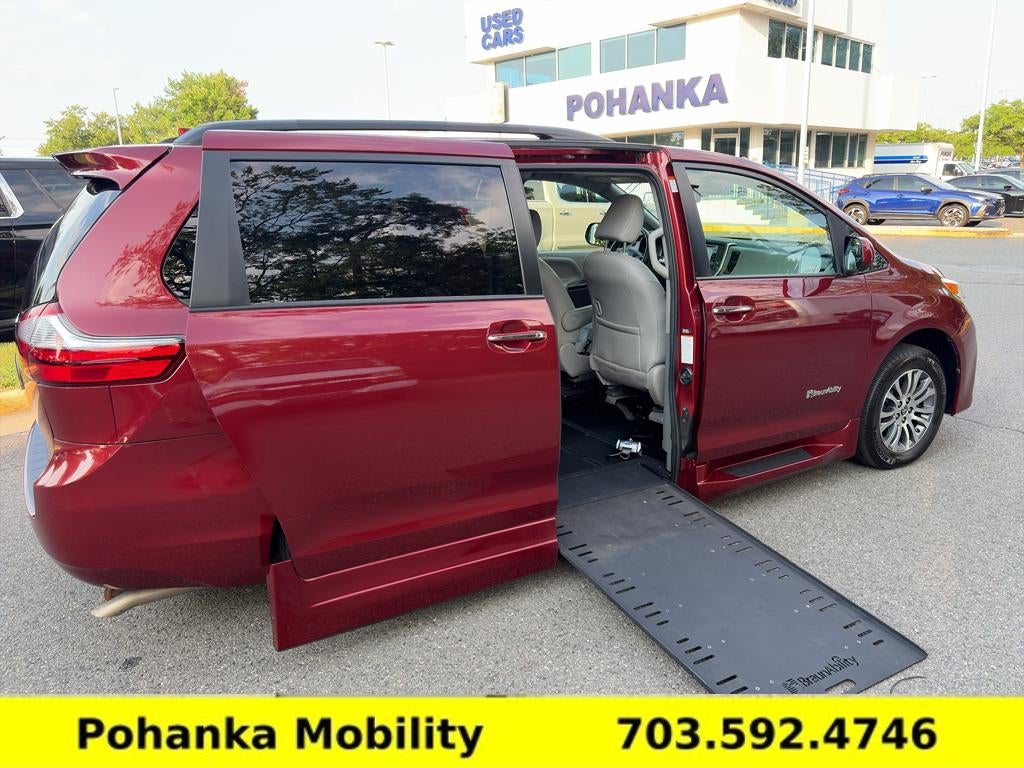 2020 Toyota Sienna XLE Auto Access Seat