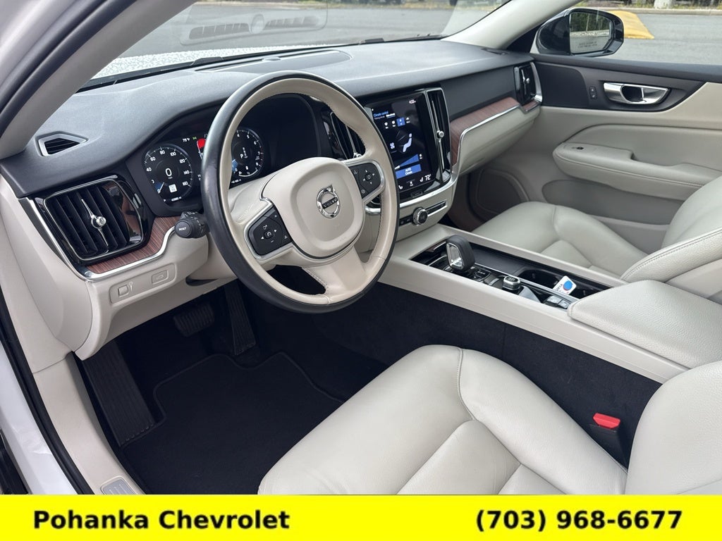 2022 Volvo S60 B5 Momentum