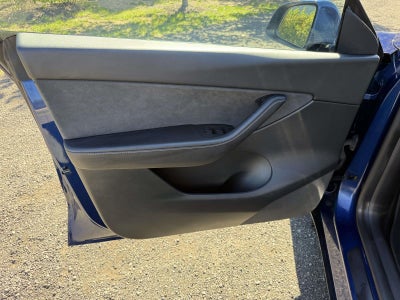 2022 Tesla Model Y Long Range Dual Motor All-Wheel Drive